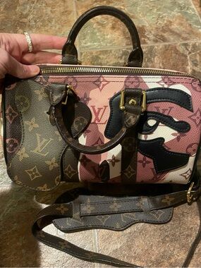 MONOGRAM LOGO ABSOLUTELY GORGEOUS CROSSBODY BAG PURSE 🔥🔥🔥🔥